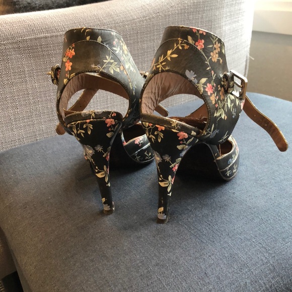 High heel shoes - Picture 2 of 2